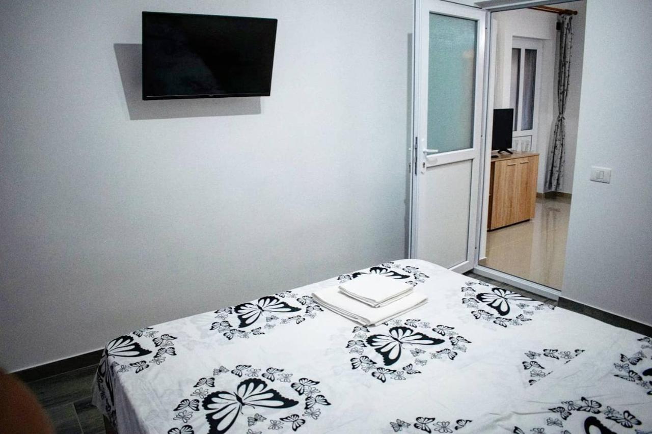 Casa Adrian Hotel Корбу Екстериор снимка
