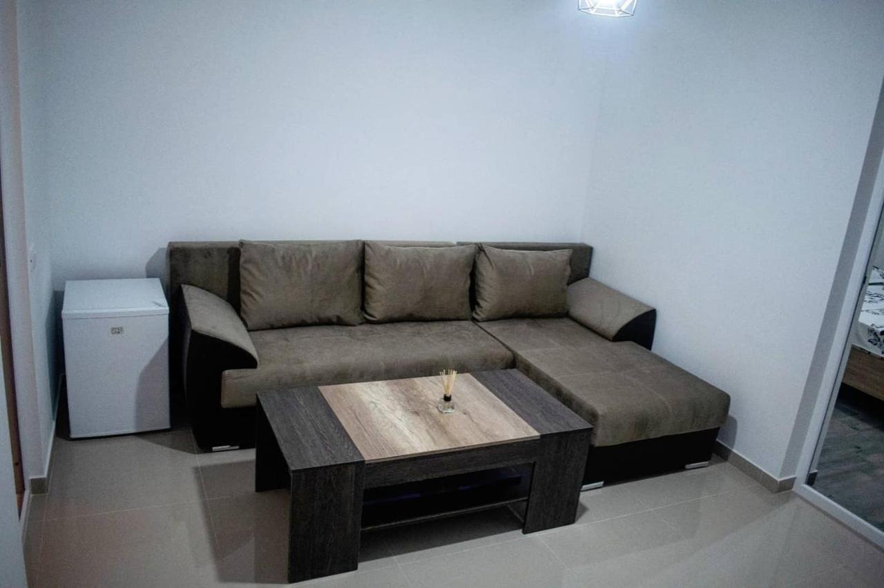 Casa Adrian Hotel Корбу Екстериор снимка