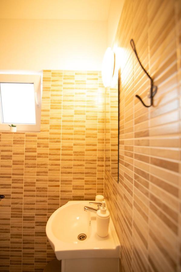 Casa Adrian Hotel Корбу Екстериор снимка