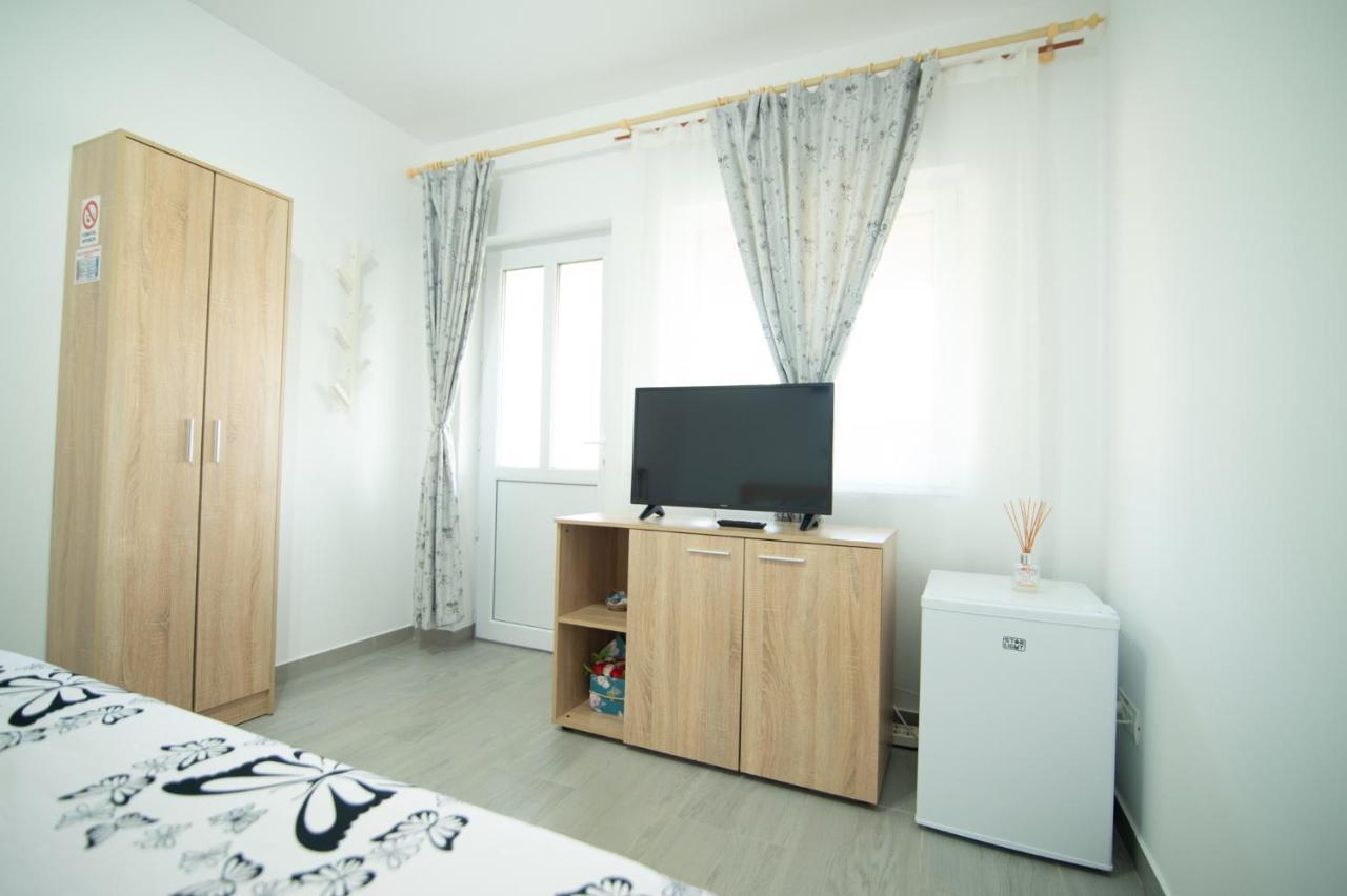 Casa Adrian Hotel Корбу Екстериор снимка