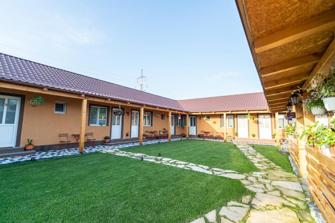 Casa Adrian Hotel Корбу Екстериор снимка