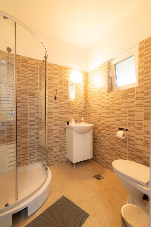 Casa Adrian Hotel Корбу Екстериор снимка