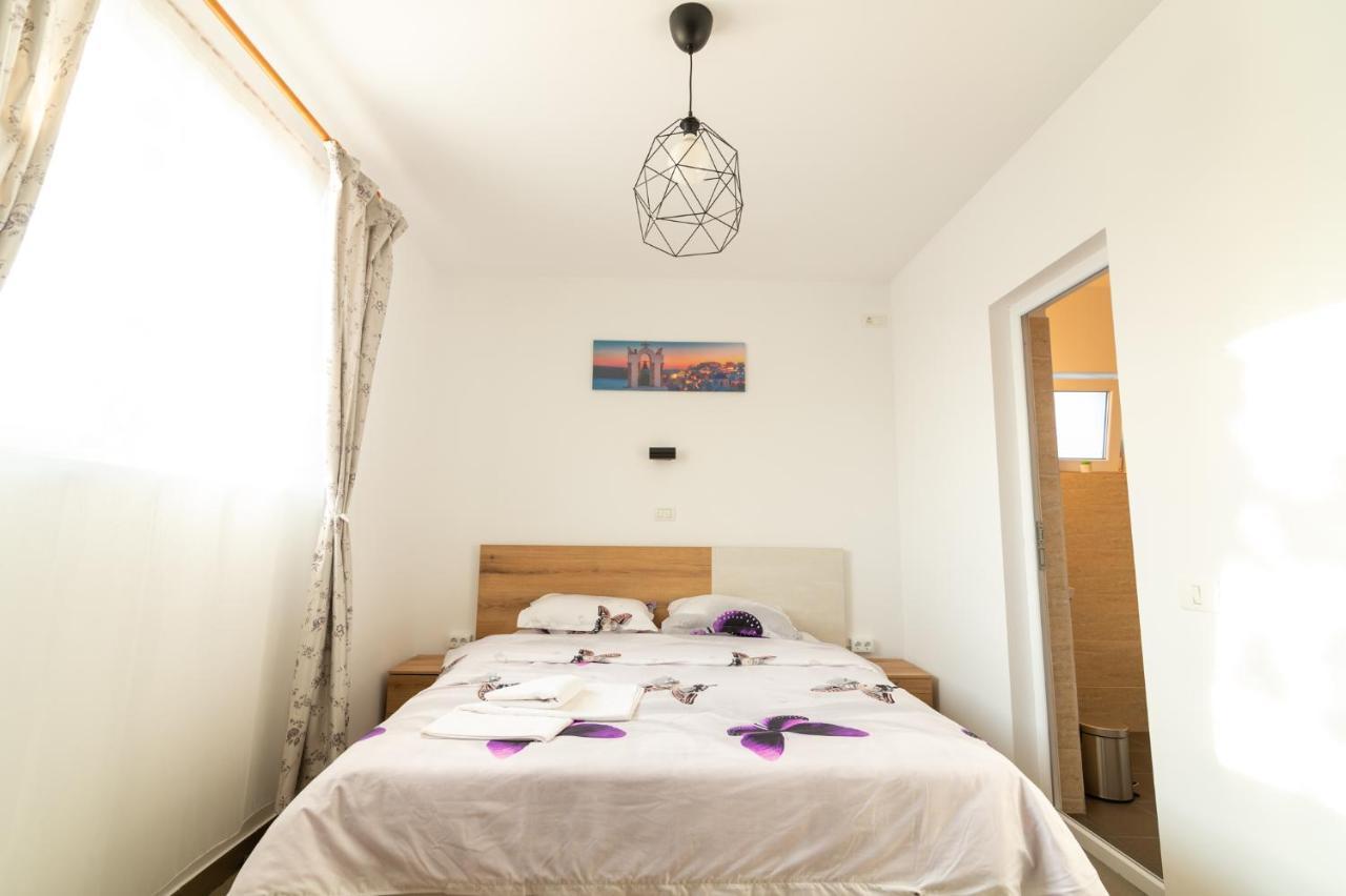 Casa Adrian Hotel Корбу Екстериор снимка