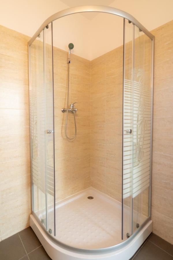 Casa Adrian Hotel Корбу Екстериор снимка