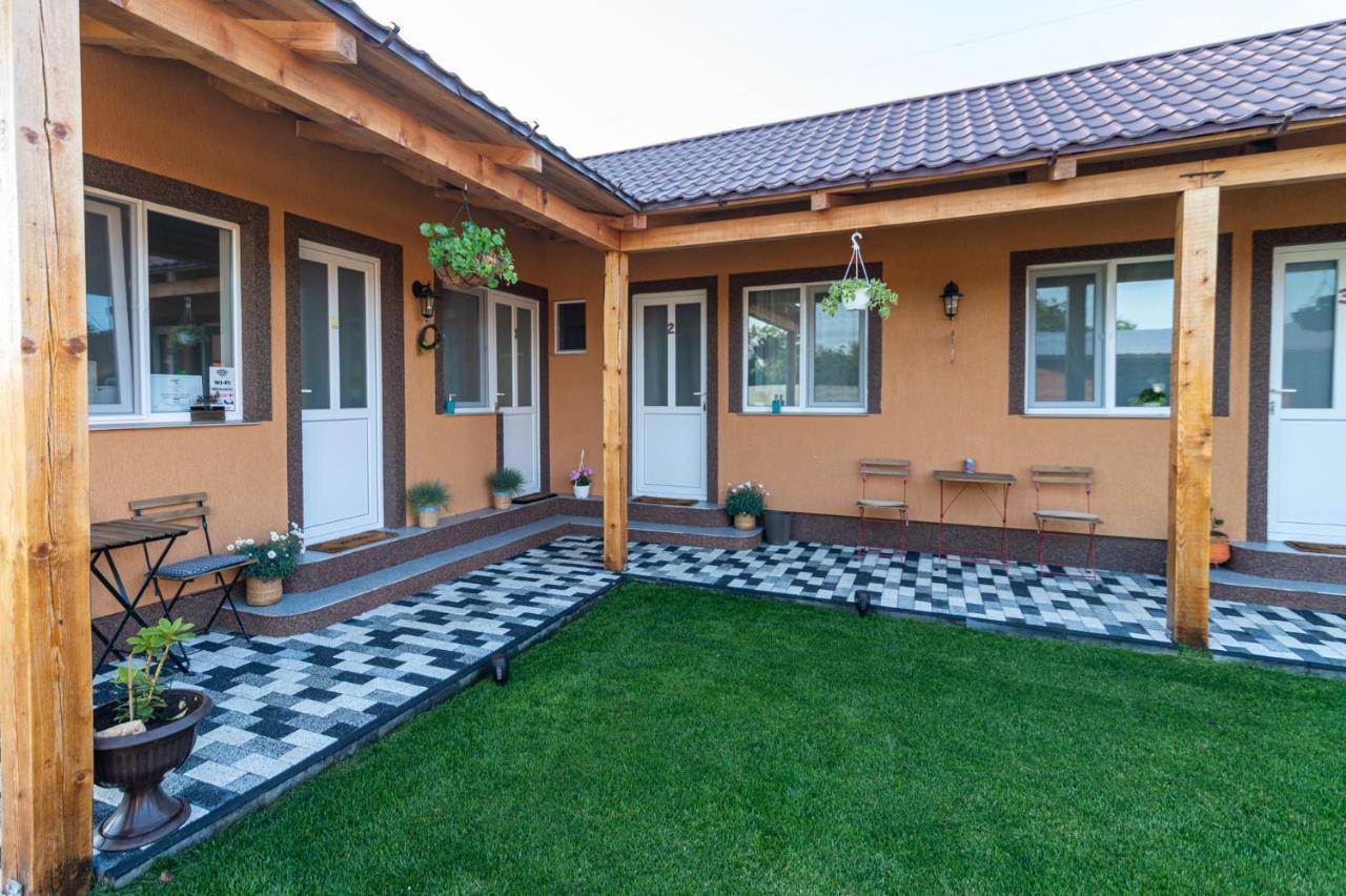 Casa Adrian Hotel Корбу Екстериор снимка