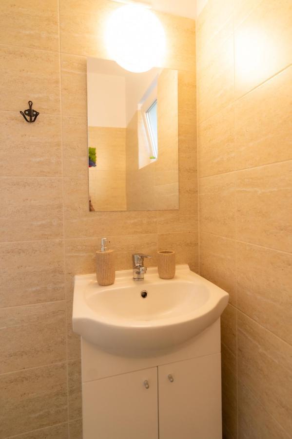 Casa Adrian Hotel Корбу Екстериор снимка
