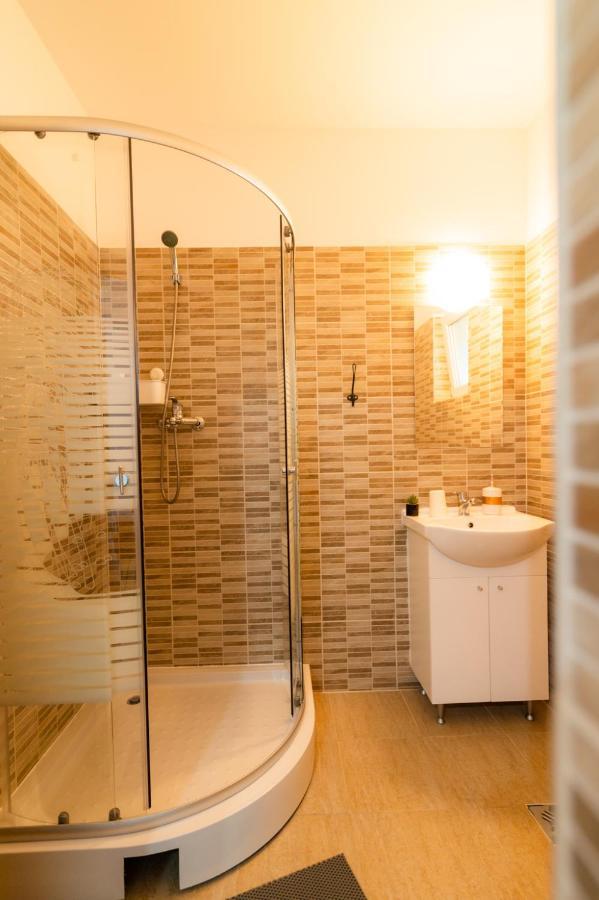 Casa Adrian Hotel Корбу Екстериор снимка