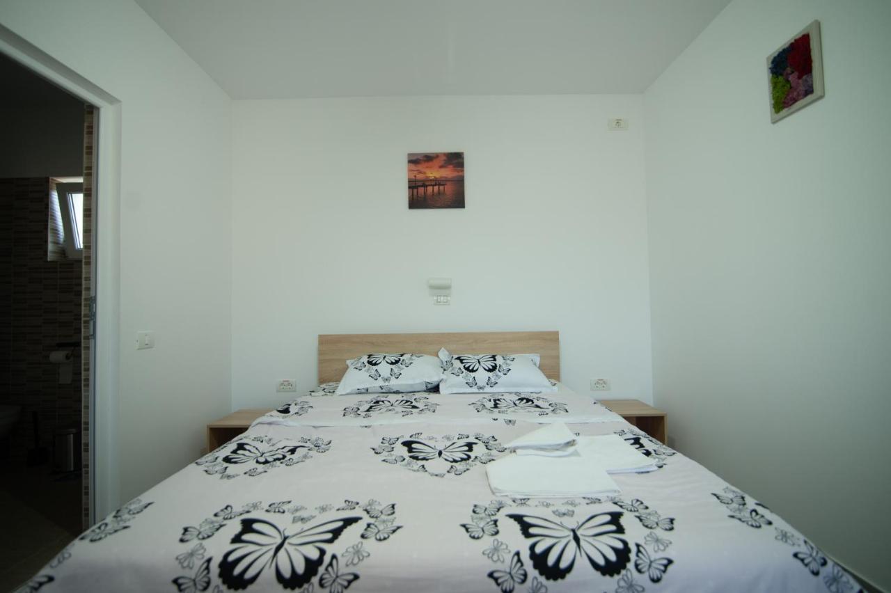 Casa Adrian Hotel Корбу Екстериор снимка